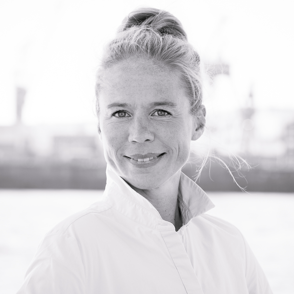 Anke Nehrenberg eckig grau 1000x1000 1