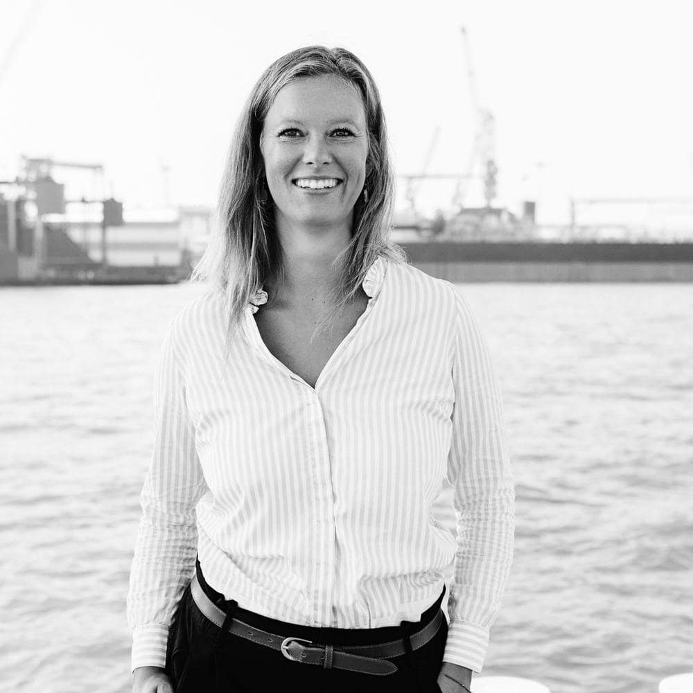 Anna Nissen eckig grau 1000x1000 1