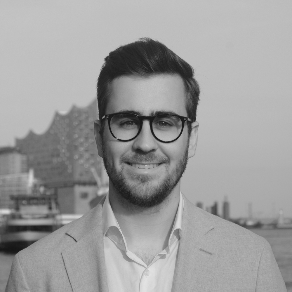 Henryk Niemann eckig grau 1000x1000 1