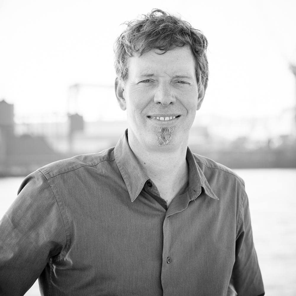 Johannes Mainusch eckig grau 1000x1000 1