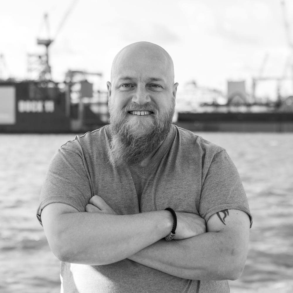 Thomas Boehlefeld eckig grau 1000x1000 1